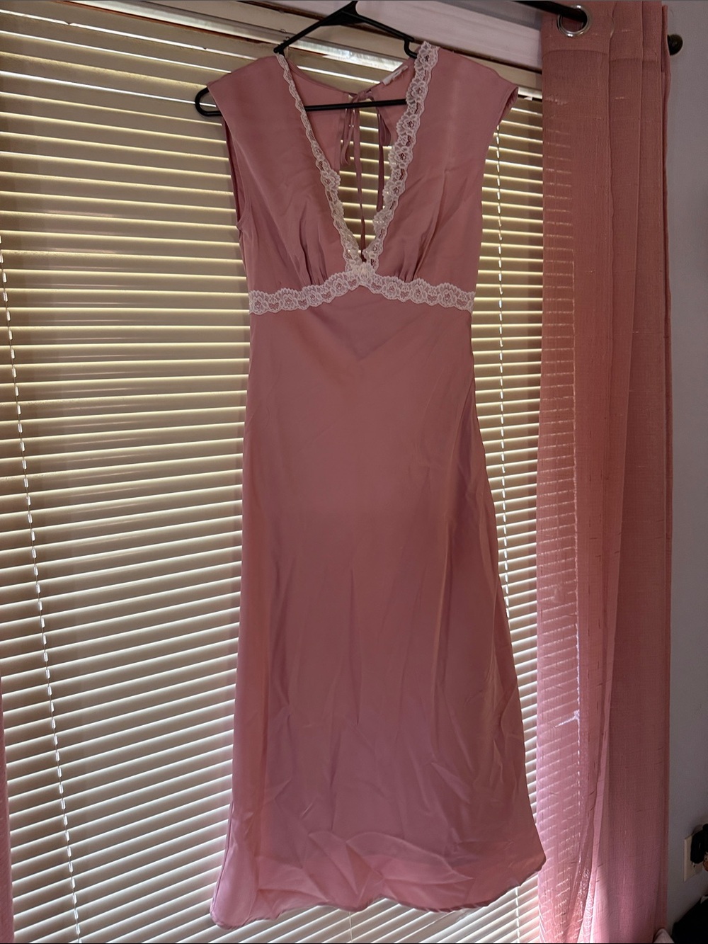 Le Lis Dusty Rose Lace-Trim Chemise
